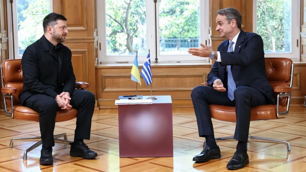 Θερμή υποδοχή Ζελένσκι στο Μέγαρο Μαξίμου – Υπογραφές για ενεργειακή συνεργασία Ελλάδας – Ουκρανίας