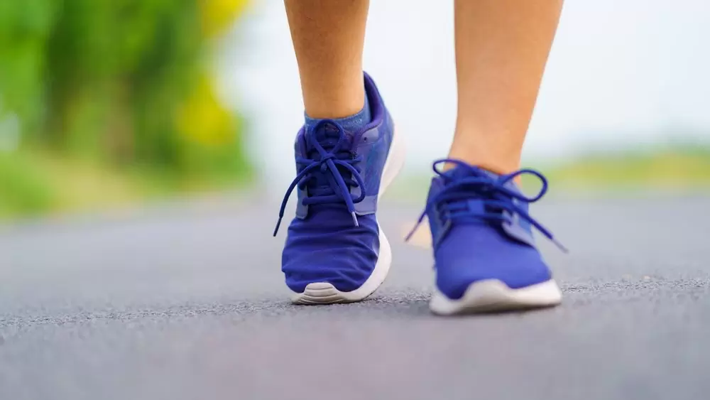 Δύο νέες έρευνες δίνουν απαντήσεις για το περπάτημα: Πόση ώρα; Πόσα βήματα είναι αρκετά;